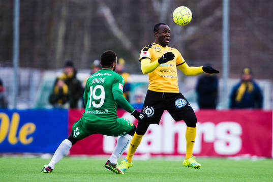 Frejs Nsima Peter och Hammarbys Serge-Junior Martinsson