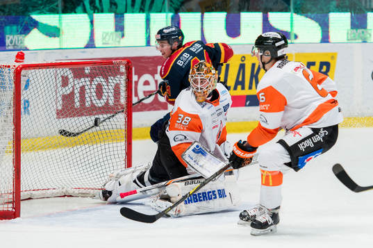 Karlskronas målvakt Johannes Jönsson får se 6-0 trilla
