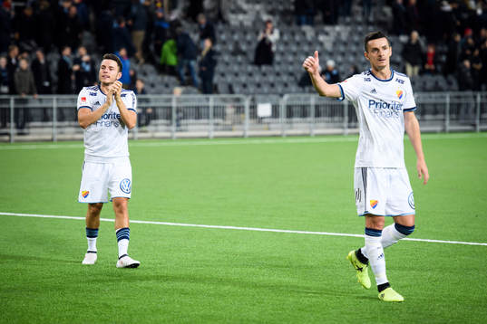 Djurgårdens Kerim Mrabti och Haris Radetinac tackar publiken