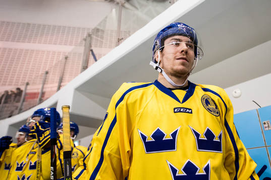 Pär Lindholm of Sweden arrives the warm up