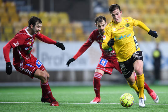 Elfsborgs Simon Olsson och Skövdes Bilos Yonakhir och Oskar Mårtensson