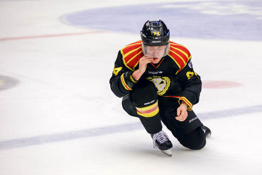 Brynäs Henrik Larsson grinar illa