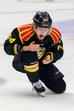 Brynäs Henrik Larsson blöder från munnen