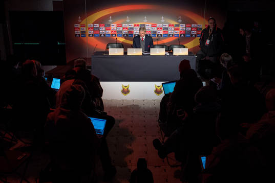 Arsenals manager Arsene Wenger på en presskonferens