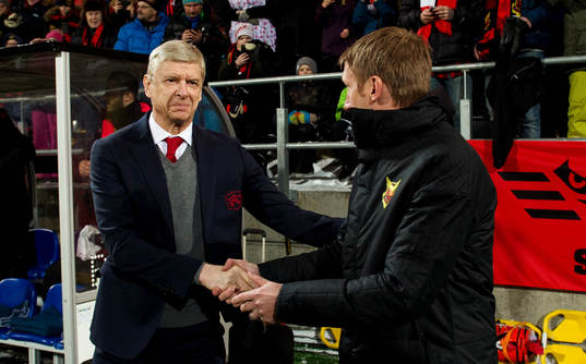 Arsenals manager Arsene Wenger och Östersunds tränare