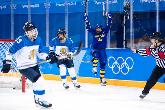 Emma Nordin of Sweden celebrating the 4-1 goal in the ice