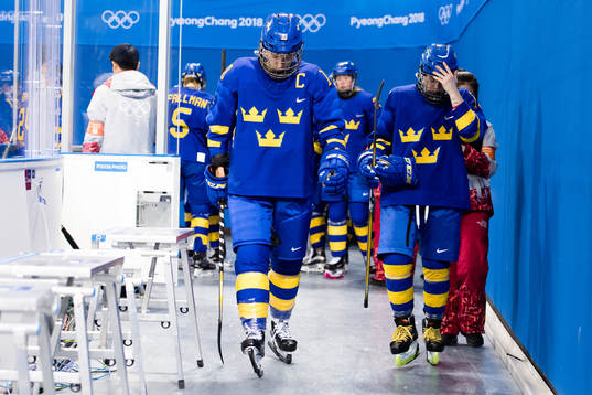 Bla gjennom flere bilder av 2018 Winter Olympics, Day 8, Ice Hockey, Women's Quarter Final, Finland - Sweden