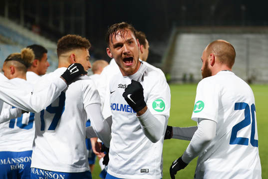 Norrköpings Linus Wahlqvist jublar efter att Andreas Johansson (ej i bild) gjort 1-1-målet