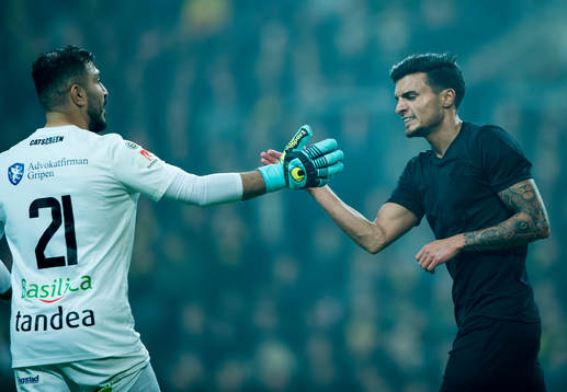 s Ahmed Yasin klappar om varandra