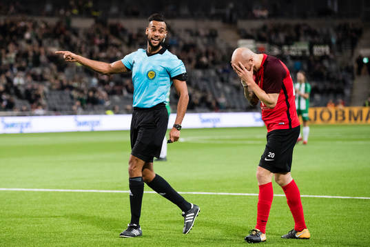 Domare Farouk Nehdi dömmer straff för Hammarby och