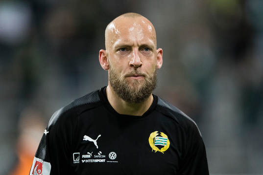 Hammarbys målvakt Benny Lekström innan fotbollsmatchen i