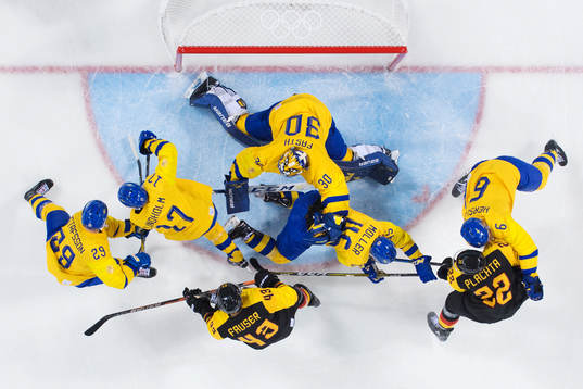 Gerrit Fauser and Matthias Plachta of Germany challenges