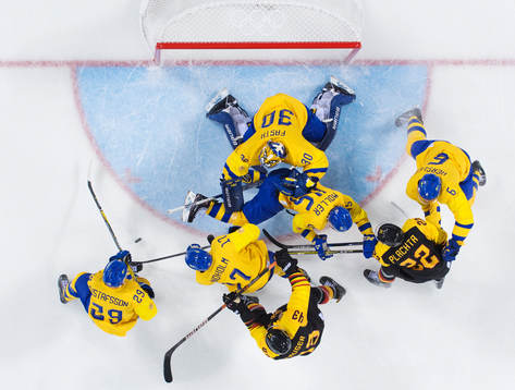 Gerrit Fauser and Matthias Plachta of Germany challenges