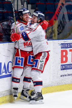 Västerviks Emil Georgsson jublar