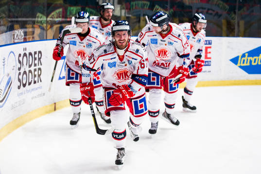 Västerviks Emil Georgsson jublar