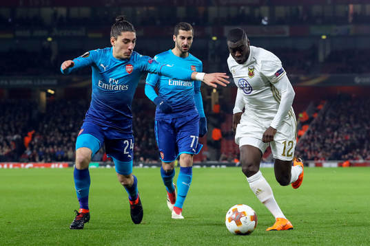 Arsenals Hector Bellerin och Henrikh Mkhitaryan och
