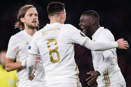 Östersunds Tom Pettersson och Jamie Hopcutt jublar tillsammans med Ken Sema som gjort 0-2 för Östersund