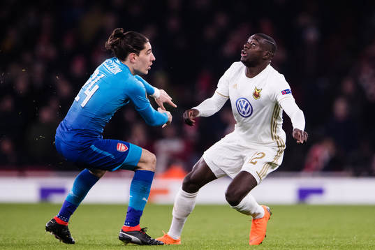 Arsenals Hector Bellerin och Östersunds Ken Sema