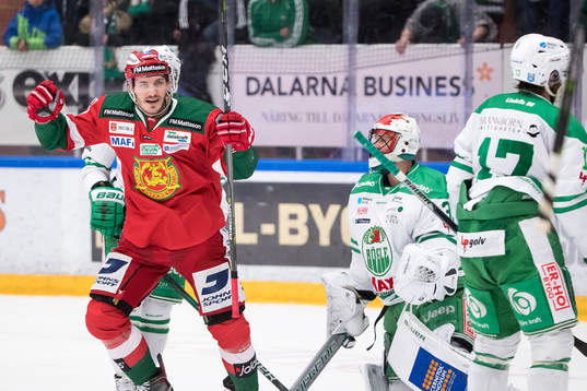 Moras John Persson jublar