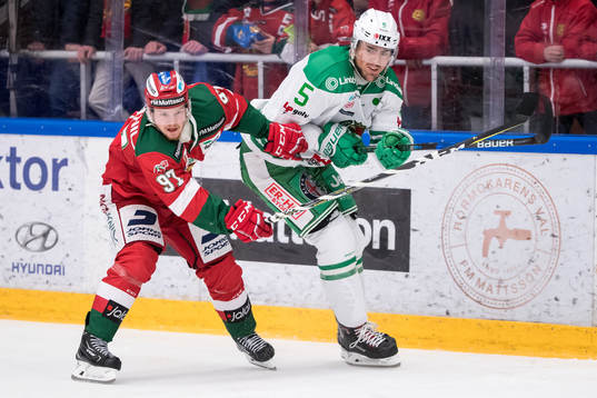 Moras David Kase och Rögles Alen Bibic  i ishockeymatchen