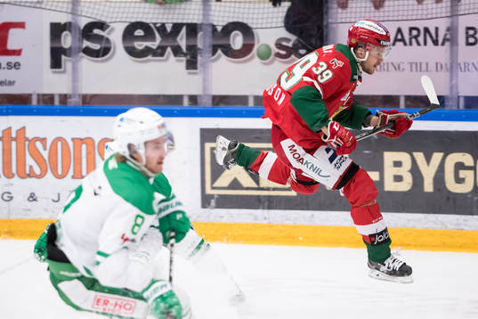 Moras Jacob Nilsson  i ishockeymatchen i SHL mellan Mora