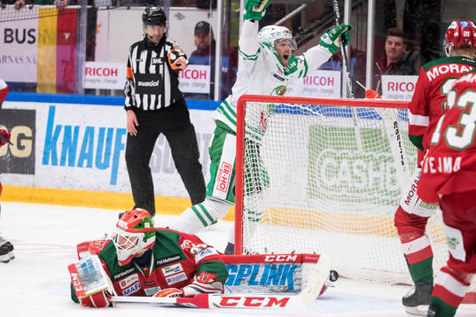 Rögles Simon Ryfors jublar