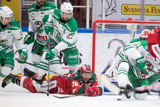 Moras Jason Akeson  och Rögles Stephen Perfetto   i