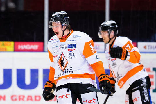 Karlskronas Carl Persson jublar