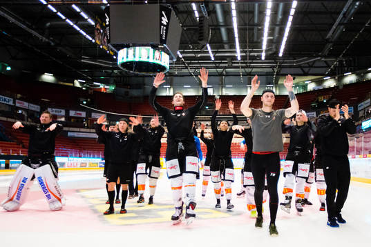 Karlskronas supportrar kallar ut spelarna igen för