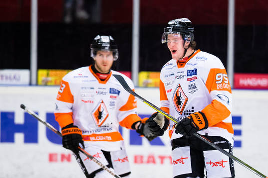 Karlskronas Carl Persson jublar