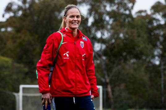Målvakt Ingrid Hjelmseth efter en träning med Norges damlandslag i fotboll