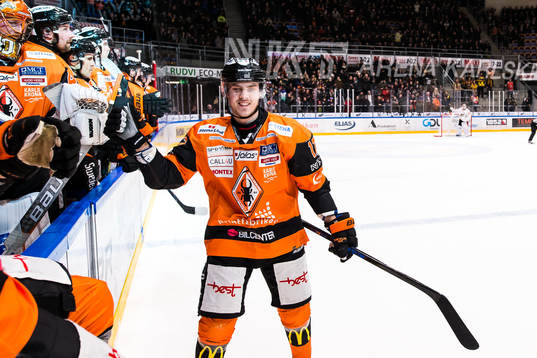 Karlskronas Joel Kellman jublar