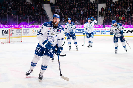 Leksands Austin Madaisky jublar