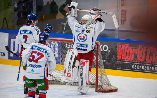 Oskarshamns målvakt Christoffer Rifalk  jublar