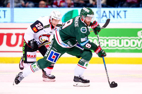 Frölundas Jan Mursak och Malmö Redhawks Erik Forssell