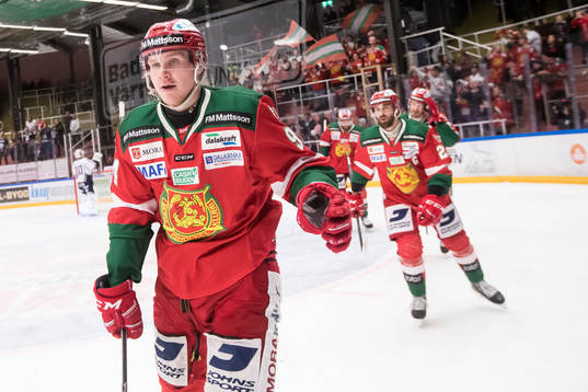 Moras Sebastian Hartmann jublar