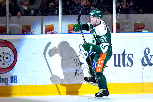 Färjestads Linus Persson jublar
