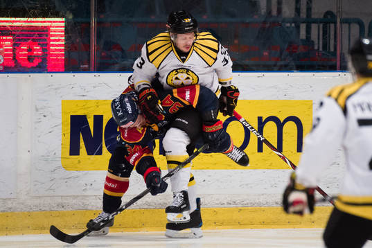 Brynäs Elias Fälth  och Djurgårdens Daniel Brodin