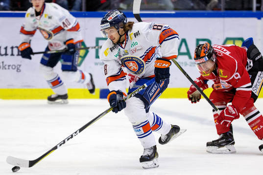 Växjös <v86<under ishockeymatchen i SHL mellan Örebro