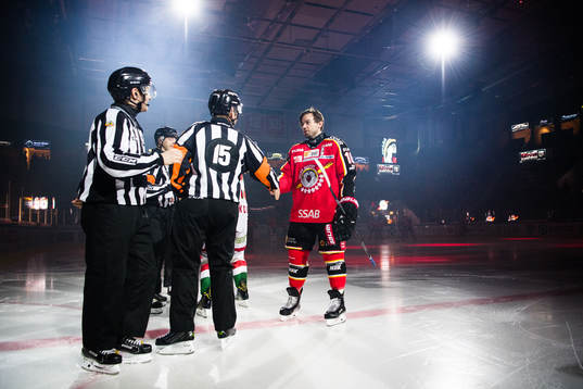 Luleås Niklas Olausson och domarna