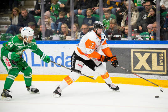 Rögles Olle Liss jagar Karlskronas Mattias Karlsson