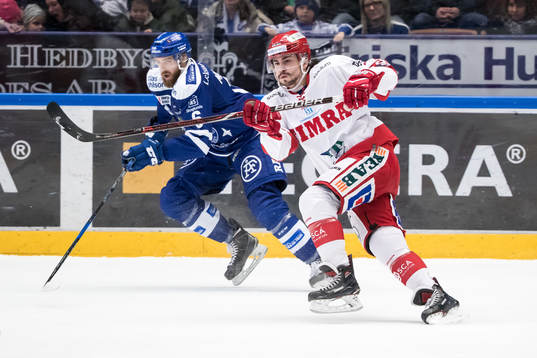 Timrås Alexandre Lavoie och Leksands Austin Madaisky  i