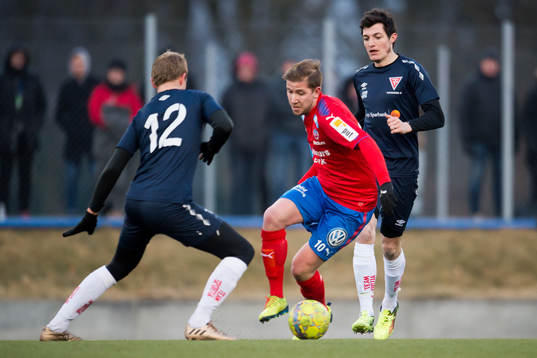 Helsingborgs Darijan Bojanic och Tvååker Johan Persson