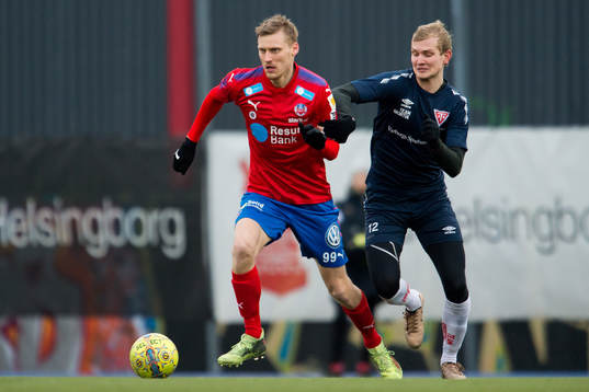 Helsingborgs Anda Runar Bjärnason jagas av Tvååkers