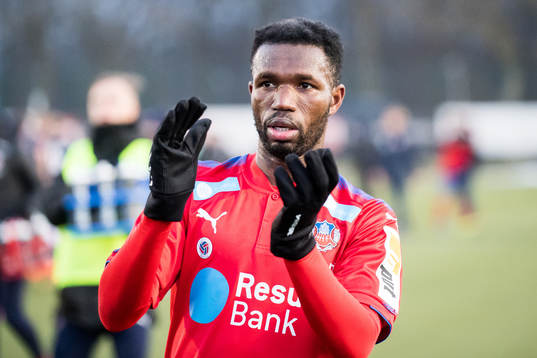 Helsingborgs Mohammed Abubakari tackar publiken efter slutsignalen