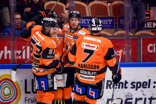 Karlskronas Marcus Paulsson jublar med lagkamrater