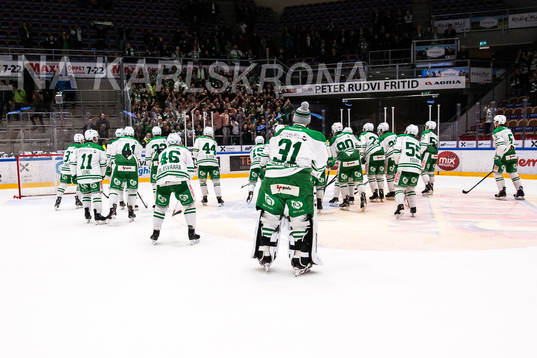 Rögle jublar med supportrar