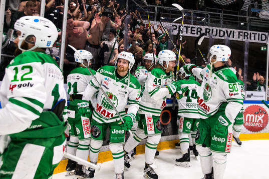 Rögle jublar med supportrar