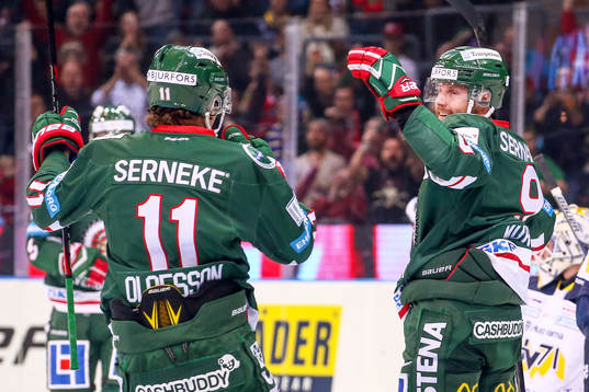 Frölundas Victor Olofsson och Jan Mursak jublar