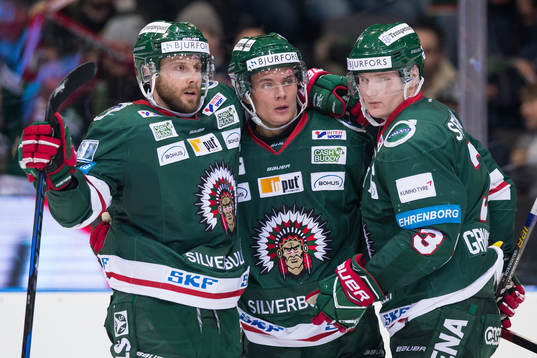 Frölundas Victor Olofsson jublar ihop med Jan Mursak och